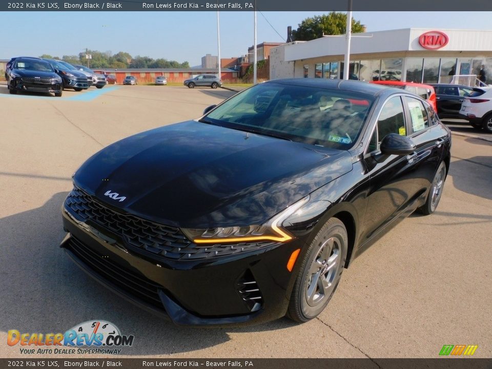 Front 3/4 View of 2022 Kia K5 LXS Photo #7