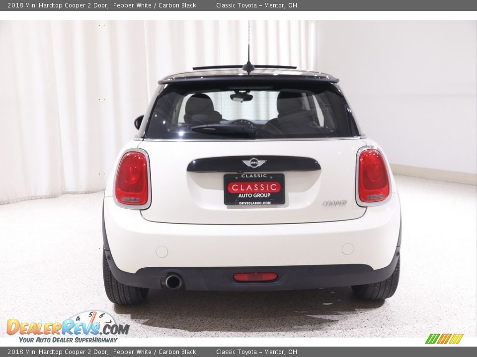 2018 Mini Hardtop Cooper 2 Door Pepper White / Carbon Black Photo #17