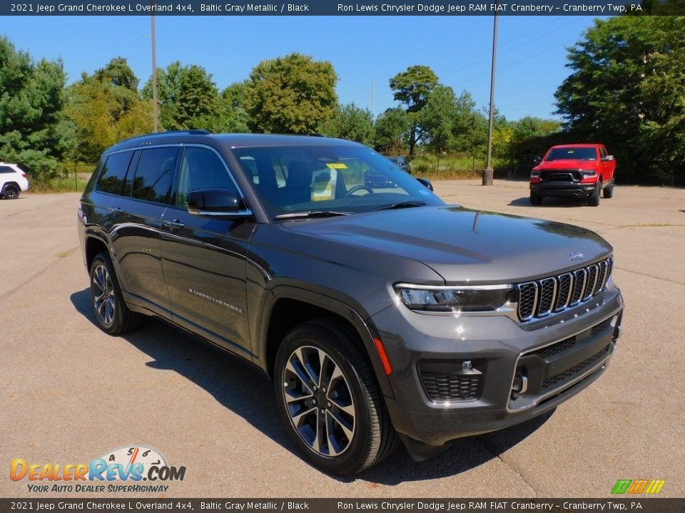 Front 3/4 View of 2021 Jeep Grand Cherokee L Overland 4x4 Photo #3