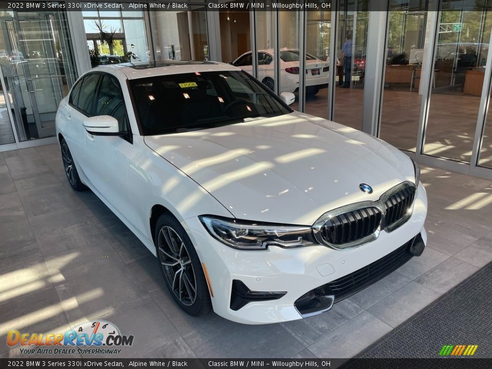 2022 BMW 3 Series 330i xDrive Sedan Alpine White / Black Photo #1