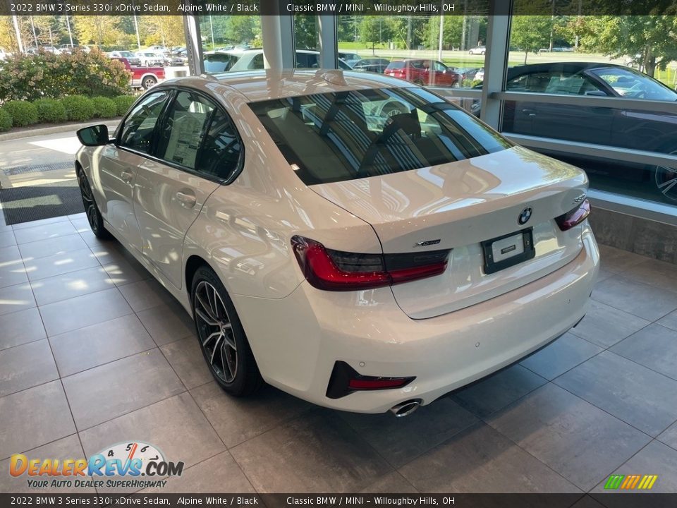 2022 BMW 3 Series 330i xDrive Sedan Alpine White / Black Photo #2