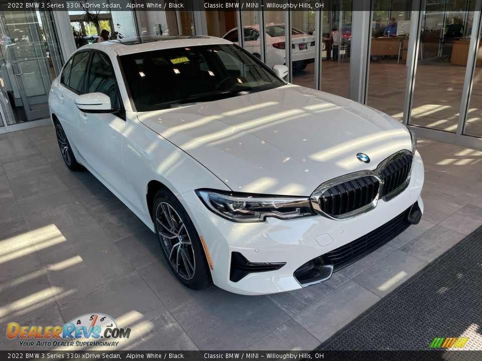 2022 BMW 3 Series 330i xDrive Sedan Alpine White / Black Photo #1