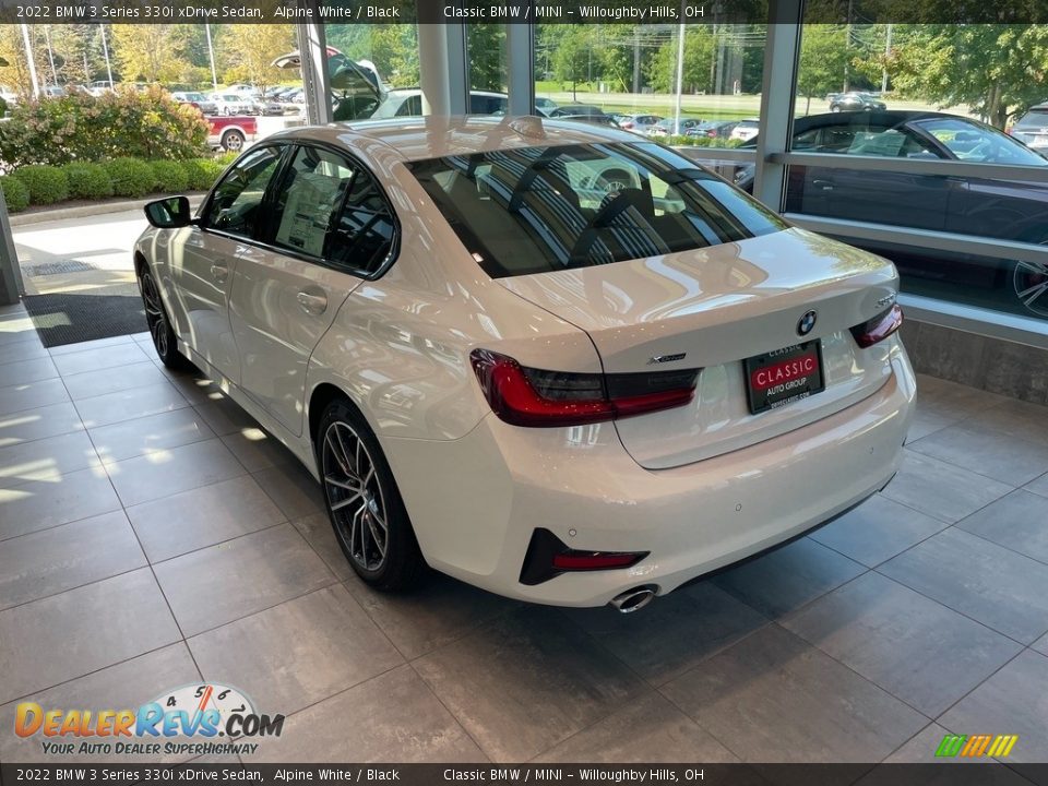 2022 BMW 3 Series 330i xDrive Sedan Alpine White / Black Photo #2