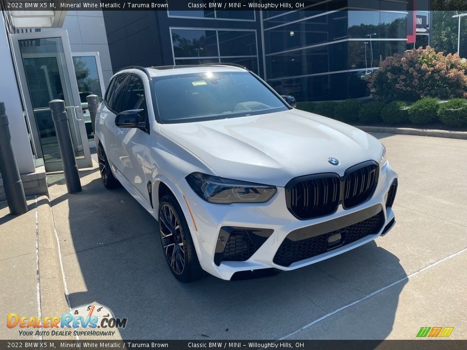 Front 3/4 View of 2022 BMW X5 M  Photo #1