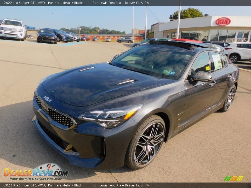 Front 3/4 View of 2022 Kia Stinger GT1 AWD Photo #7