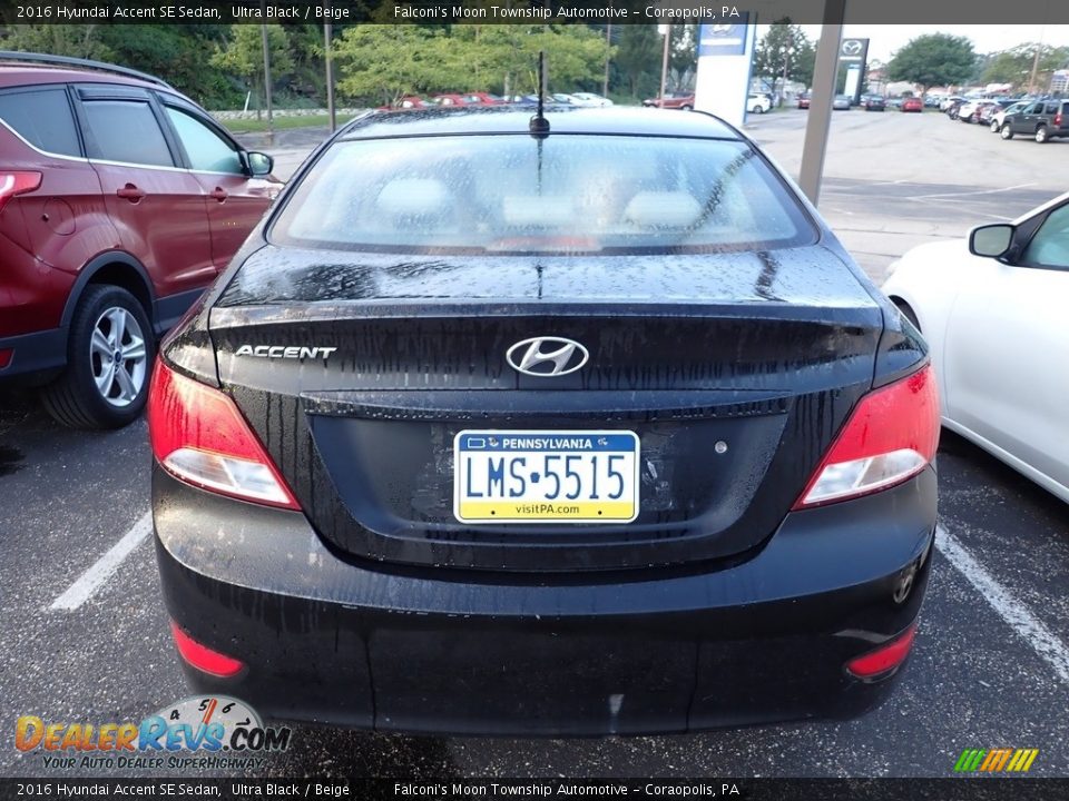 2016 Hyundai Accent SE Sedan Ultra Black / Beige Photo #2