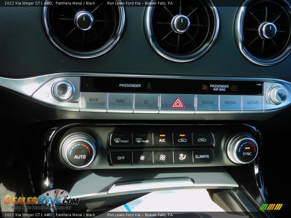 Controls of 2022 Kia Stinger GT1 AWD Photo #18