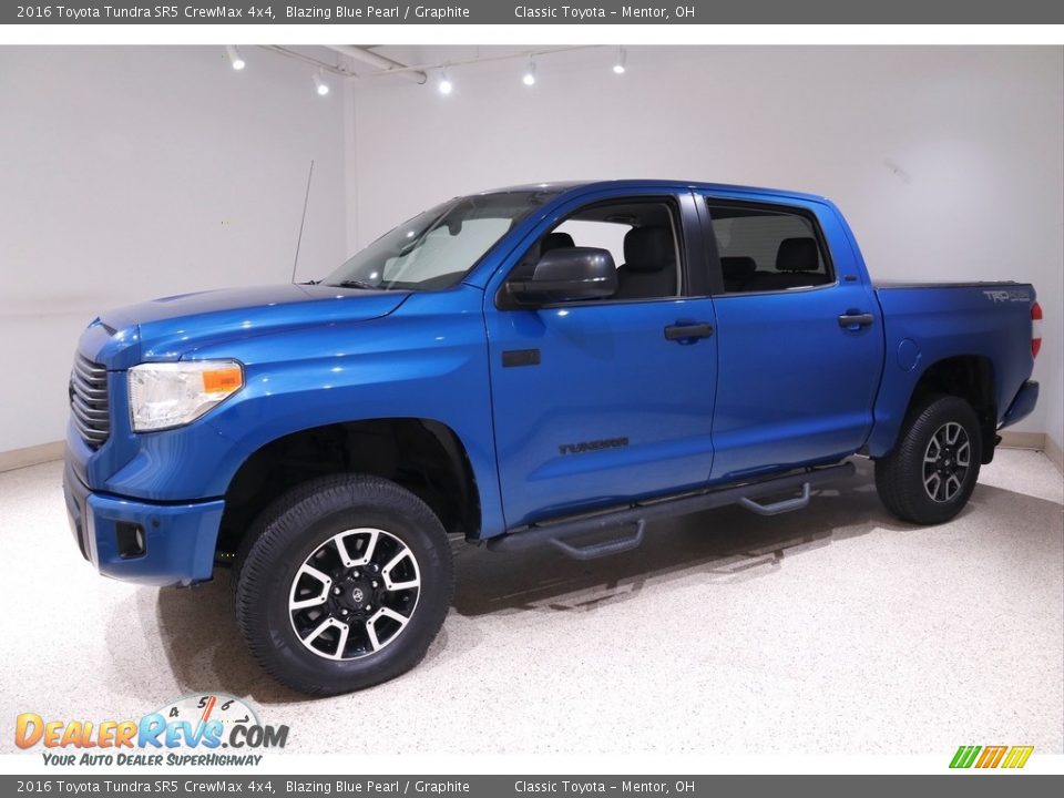 2016 Toyota Tundra SR5 CrewMax 4x4 Blazing Blue Pearl / Graphite Photo #3