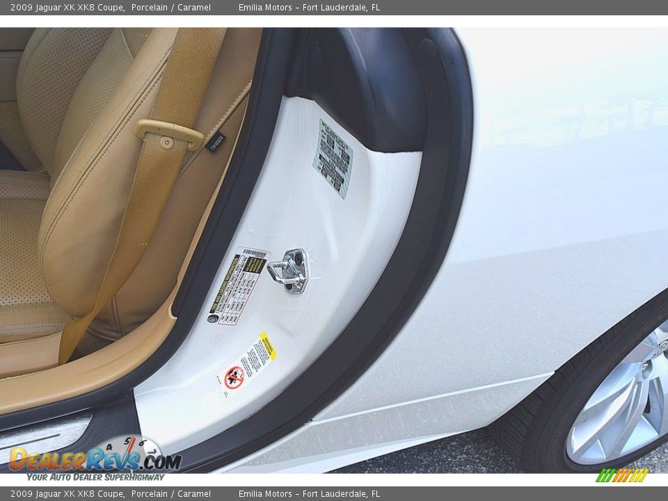 2009 Jaguar XK XK8 Coupe Porcelain / Caramel Photo #32