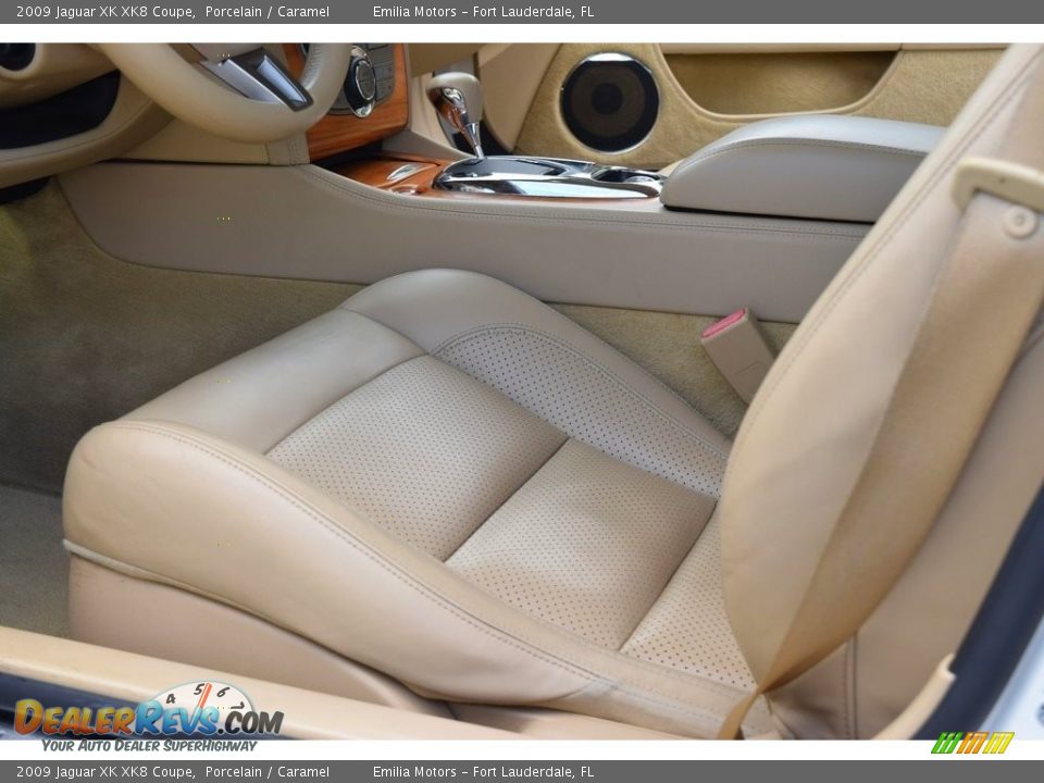 2009 Jaguar XK XK8 Coupe Porcelain / Caramel Photo #36