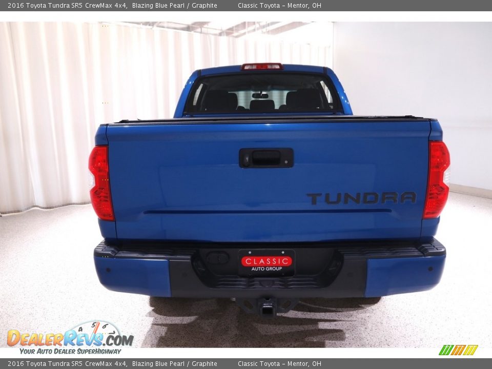 2016 Toyota Tundra SR5 CrewMax 4x4 Blazing Blue Pearl / Graphite Photo #18