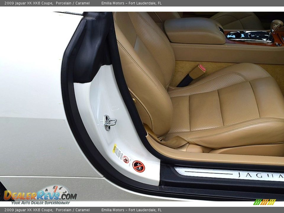 2009 Jaguar XK XK8 Coupe Porcelain / Caramel Photo #44