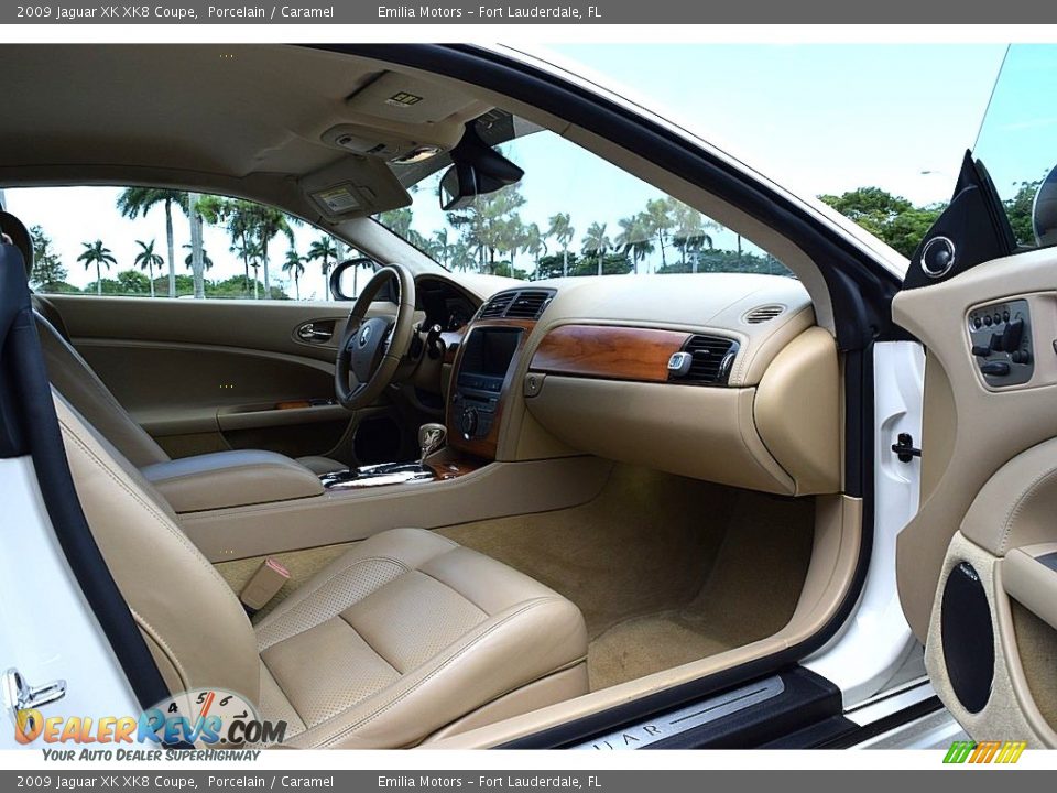 2009 Jaguar XK XK8 Coupe Porcelain / Caramel Photo #47