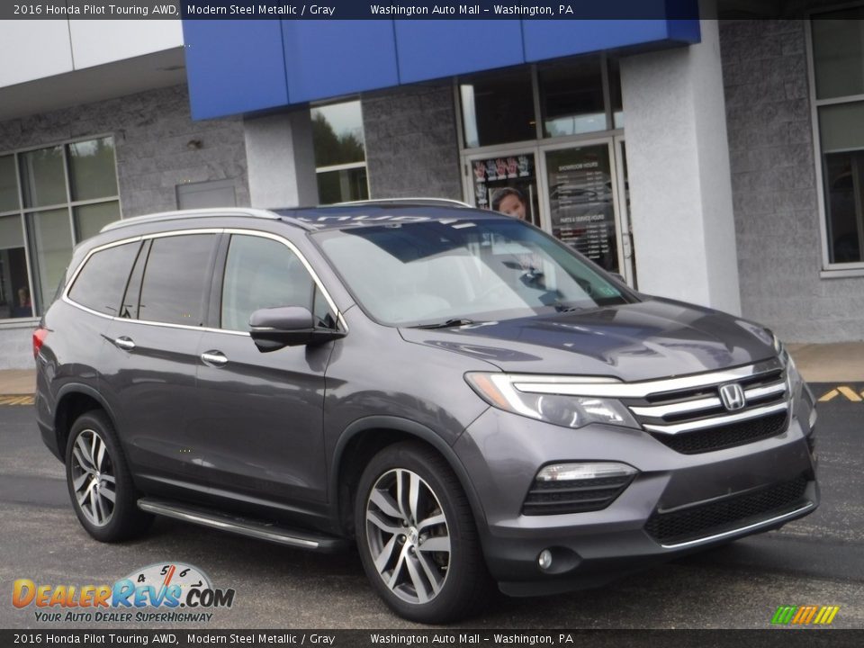 Front 3/4 View of 2016 Honda Pilot Touring AWD Photo #1