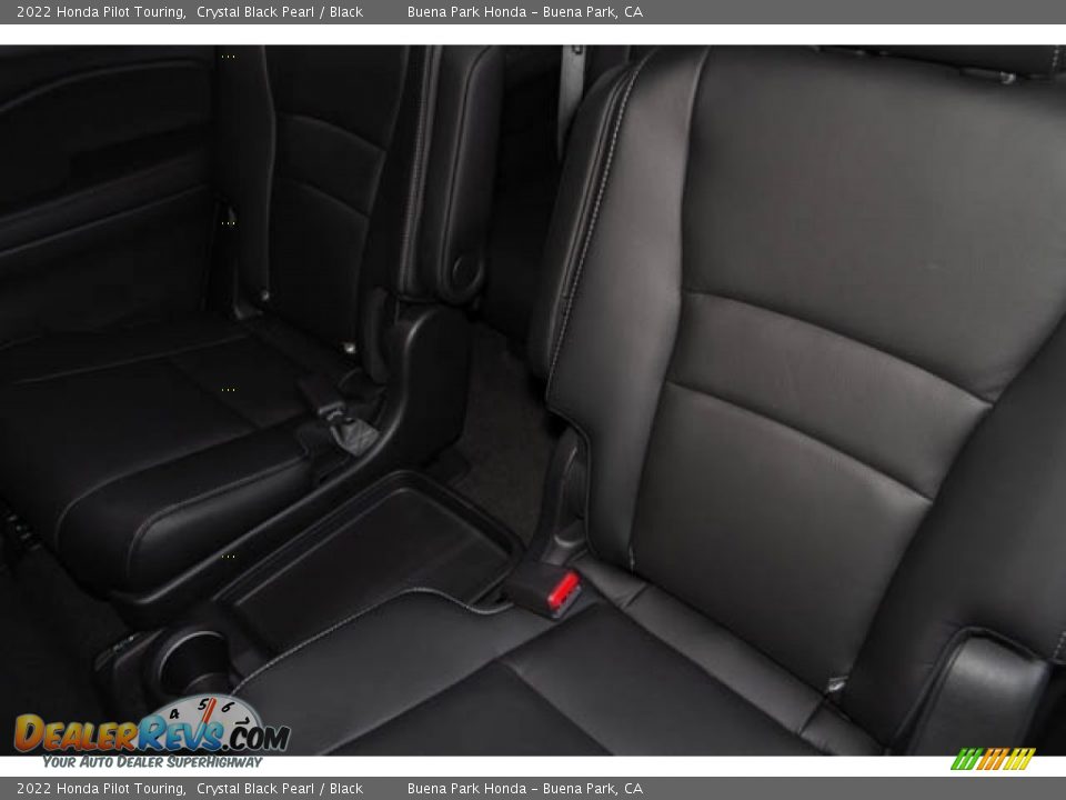 2022 Honda Pilot Touring Crystal Black Pearl / Black Photo #27