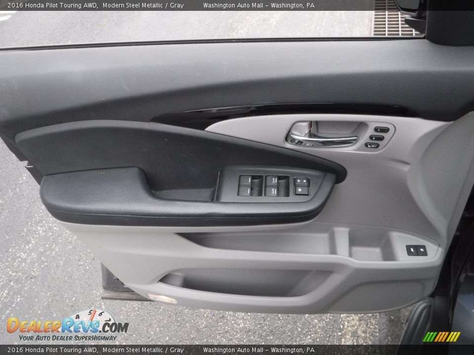 Door Panel of 2016 Honda Pilot Touring AWD Photo #20