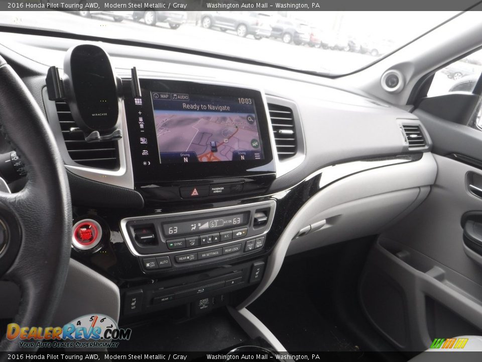 Dashboard of 2016 Honda Pilot Touring AWD Photo #23