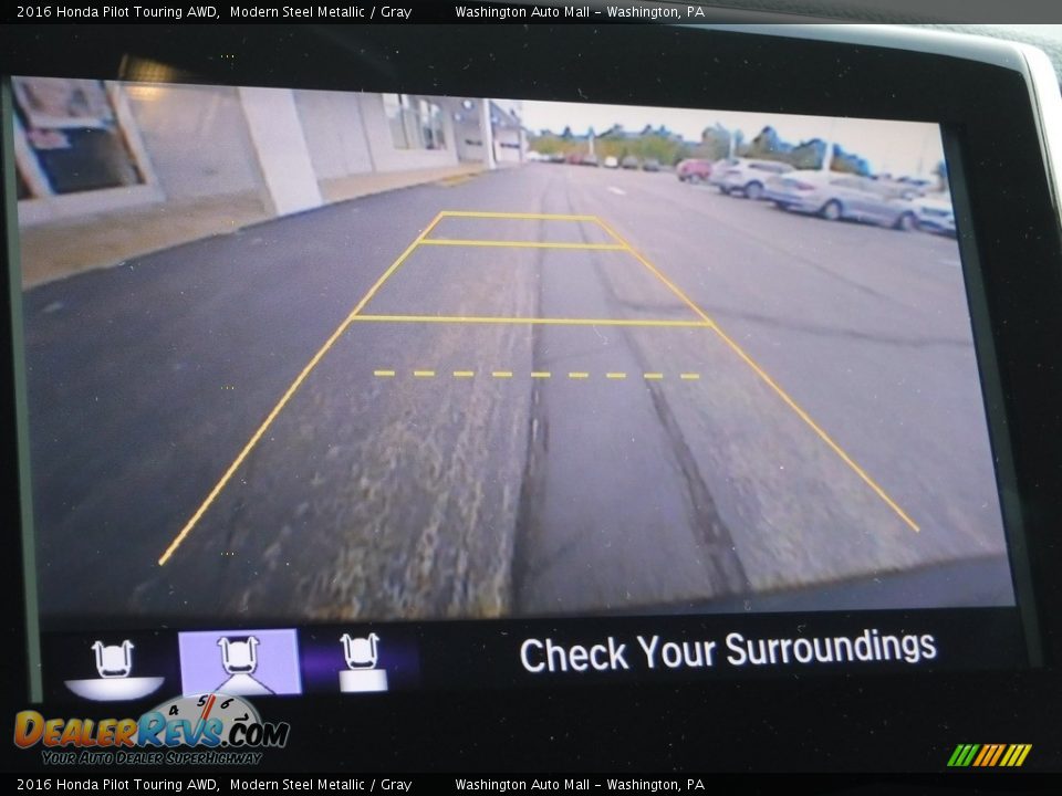 Controls of 2016 Honda Pilot Touring AWD Photo #25