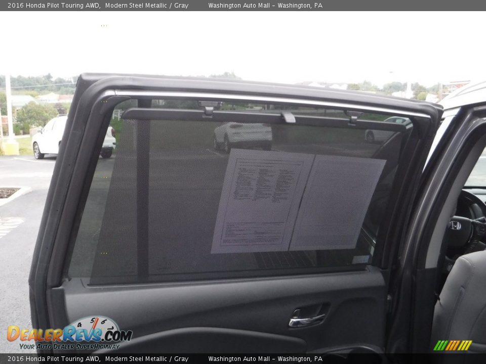 2016 Honda Pilot Touring AWD Modern Steel Metallic / Gray Photo #32