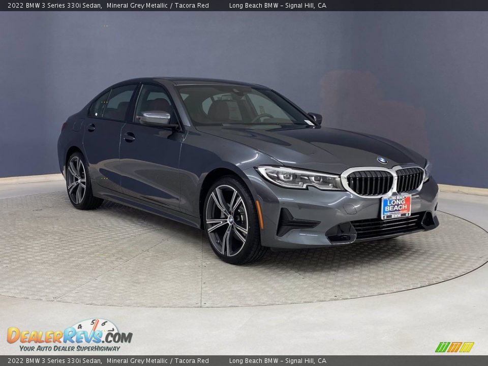 Front 3/4 View of 2022 BMW 3 Series 330i Sedan Photo #27