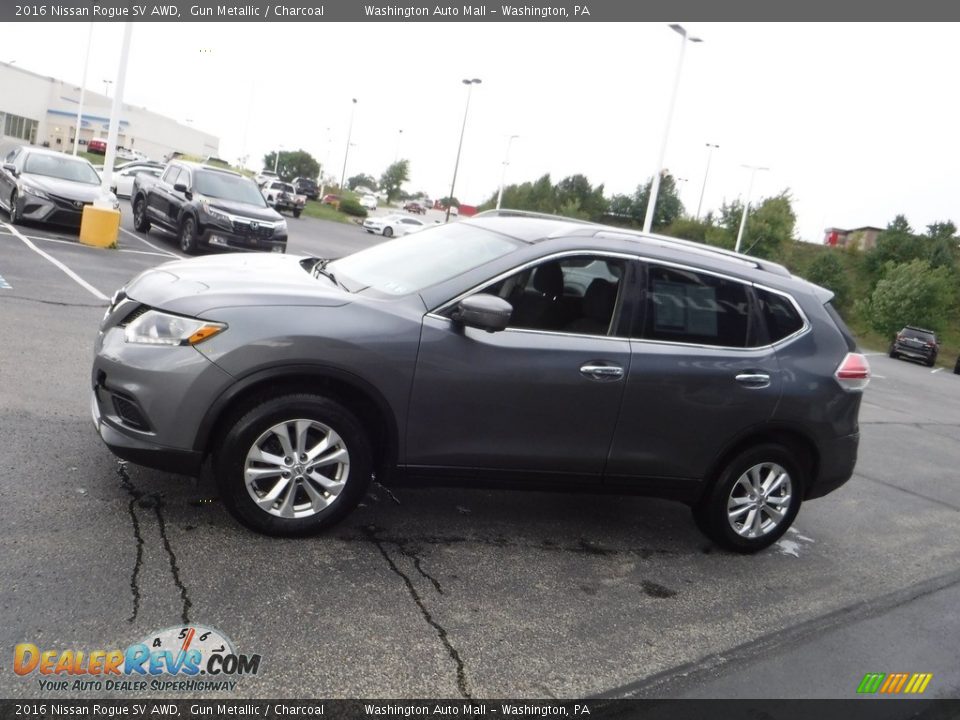 2016 Nissan Rogue SV AWD Gun Metallic / Charcoal Photo #7