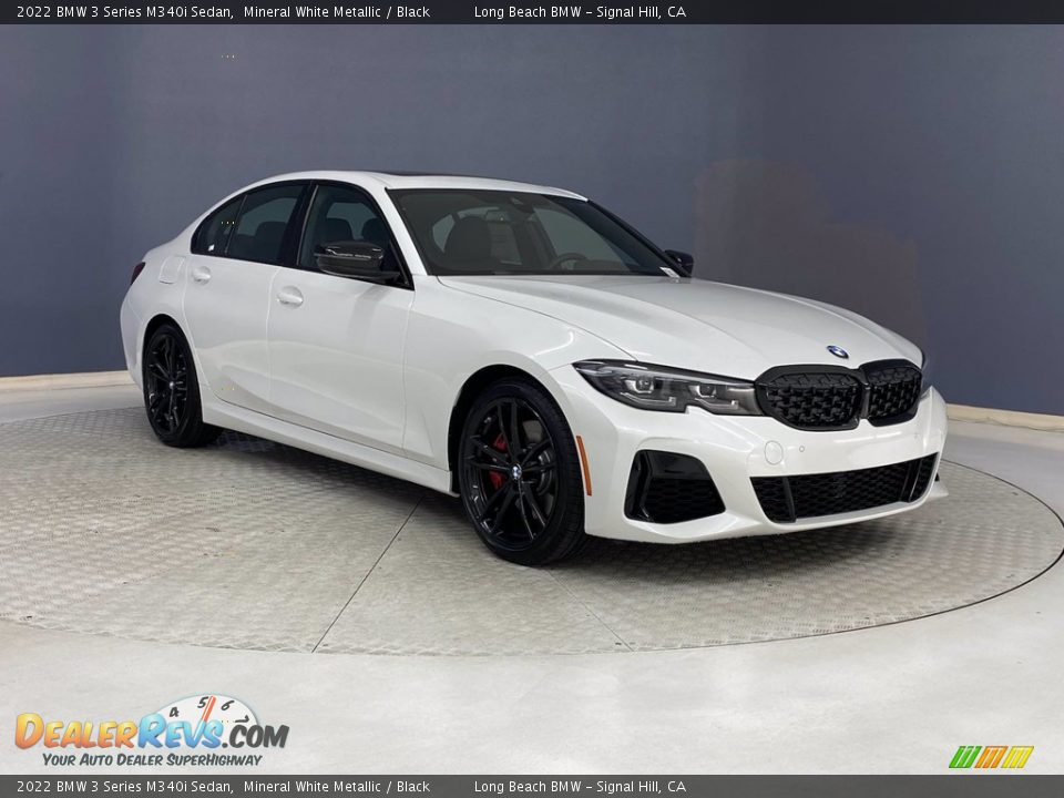 Front 3/4 View of 2022 BMW 3 Series M340i Sedan Photo #27