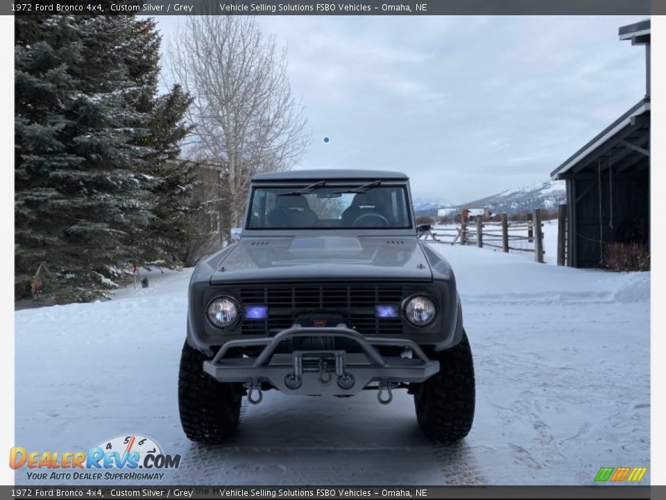 1972 Ford Bronco 4x4 Custom Silver / Grey Photo #2