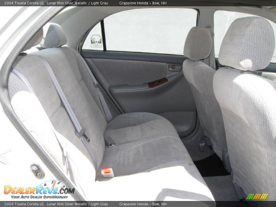 2004 Toyota Corolla LE Lunar Mist Silver Metallic / Light Gray Photo #4