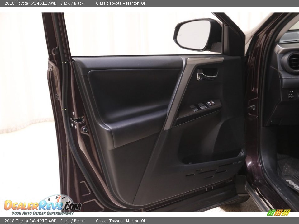2018 Toyota RAV4 XLE AWD Black / Black Photo #4