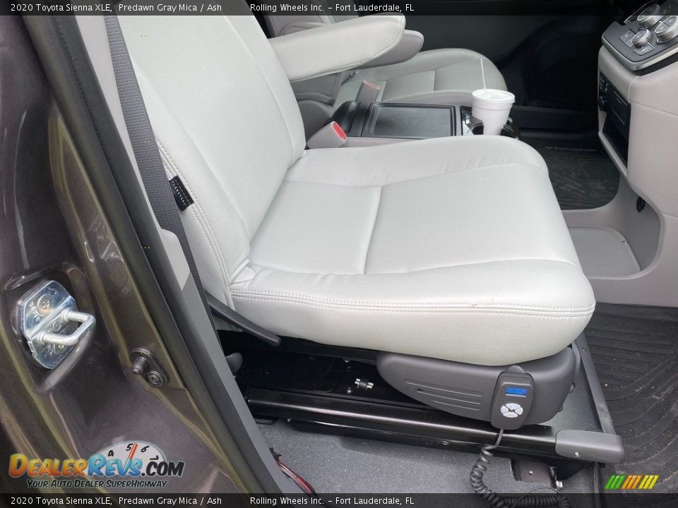 2020 Toyota Sienna XLE Predawn Gray Mica / Ash Photo #5