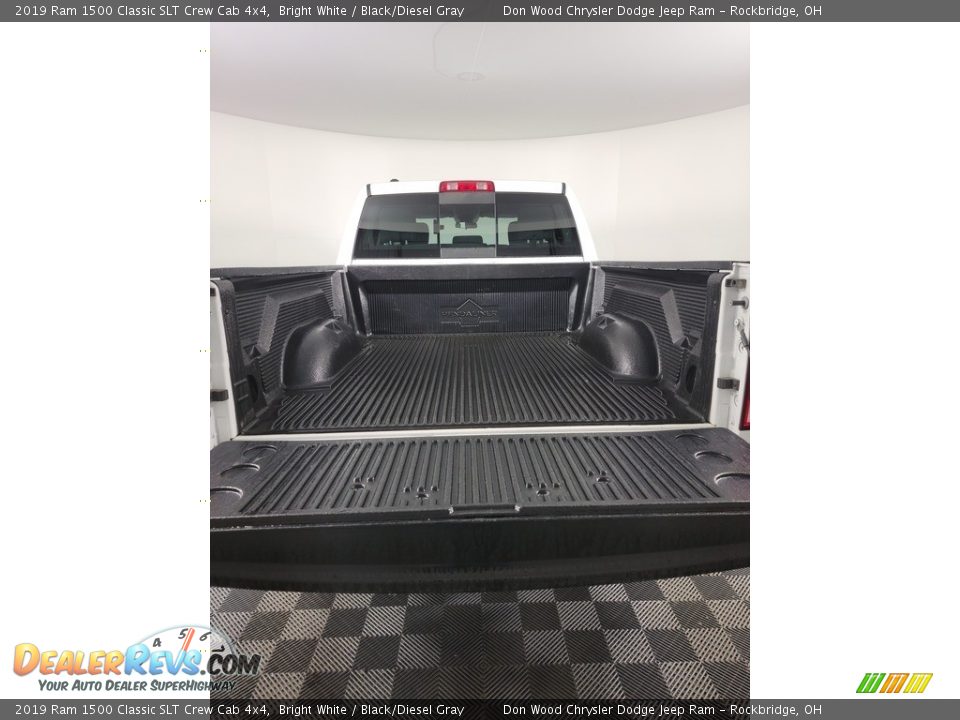2019 Ram 1500 Classic SLT Crew Cab 4x4 Bright White / Black/Diesel Gray Photo #11