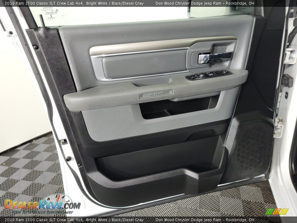 2019 Ram 1500 Classic SLT Crew Cab 4x4 Bright White / Black/Diesel Gray Photo #14