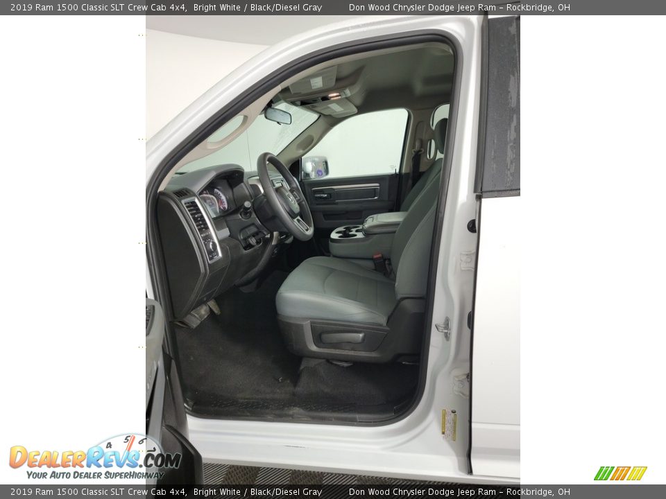 2019 Ram 1500 Classic SLT Crew Cab 4x4 Bright White / Black/Diesel Gray Photo #16