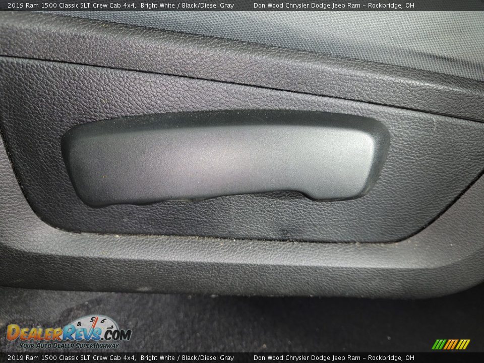 2019 Ram 1500 Classic SLT Crew Cab 4x4 Bright White / Black/Diesel Gray Photo #17