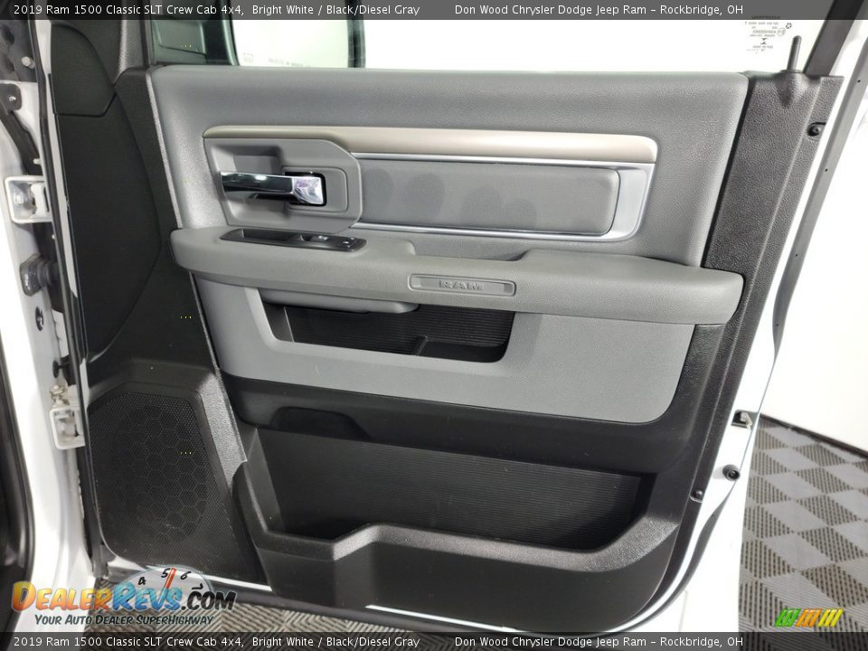 2019 Ram 1500 Classic SLT Crew Cab 4x4 Bright White / Black/Diesel Gray Photo #28