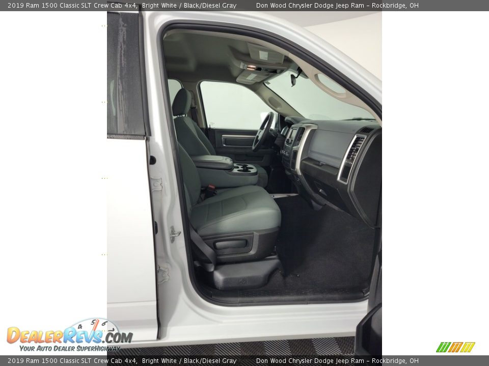 2019 Ram 1500 Classic SLT Crew Cab 4x4 Bright White / Black/Diesel Gray Photo #29