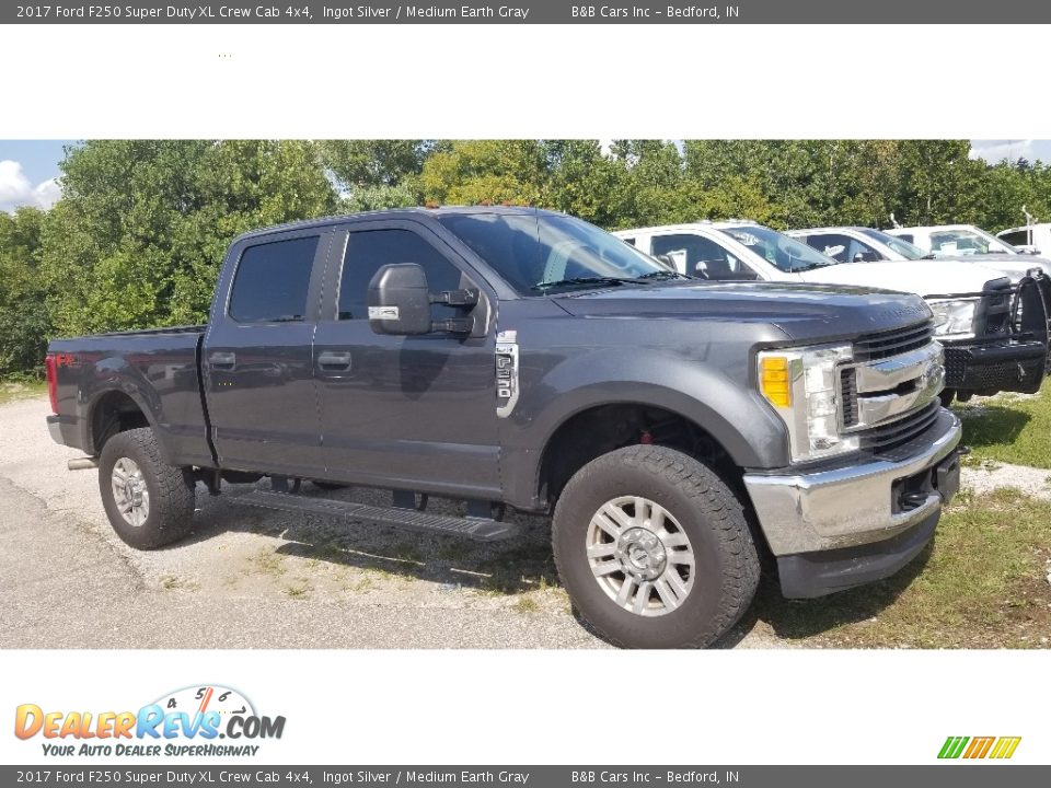 2017 Ford F250 Super Duty XL Crew Cab 4x4 Ingot Silver / Medium Earth Gray Photo #2