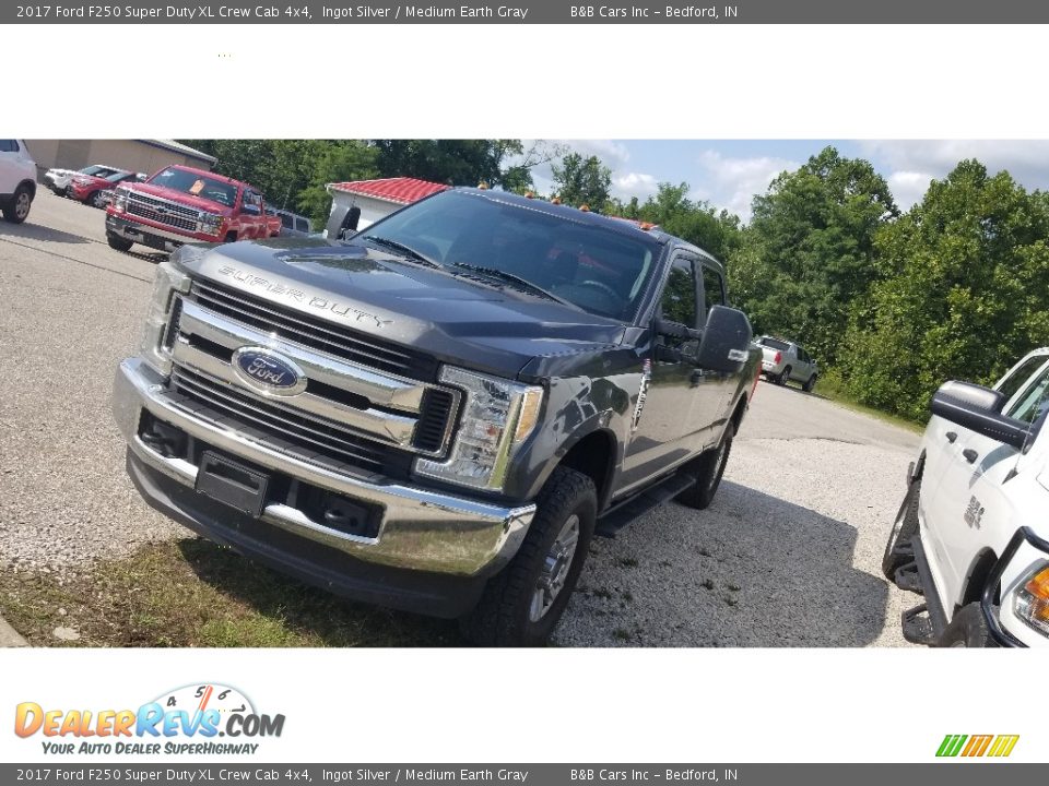 2017 Ford F250 Super Duty XL Crew Cab 4x4 Ingot Silver / Medium Earth Gray Photo #3