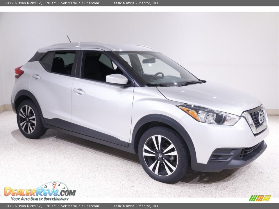 2019 Nissan Kicks SV Brilliant Silver Metallic / Charcoal Photo #1