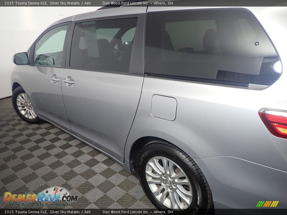 2015 Toyota Sienna XLE Silver Sky Metallic / Ash Photo #18
