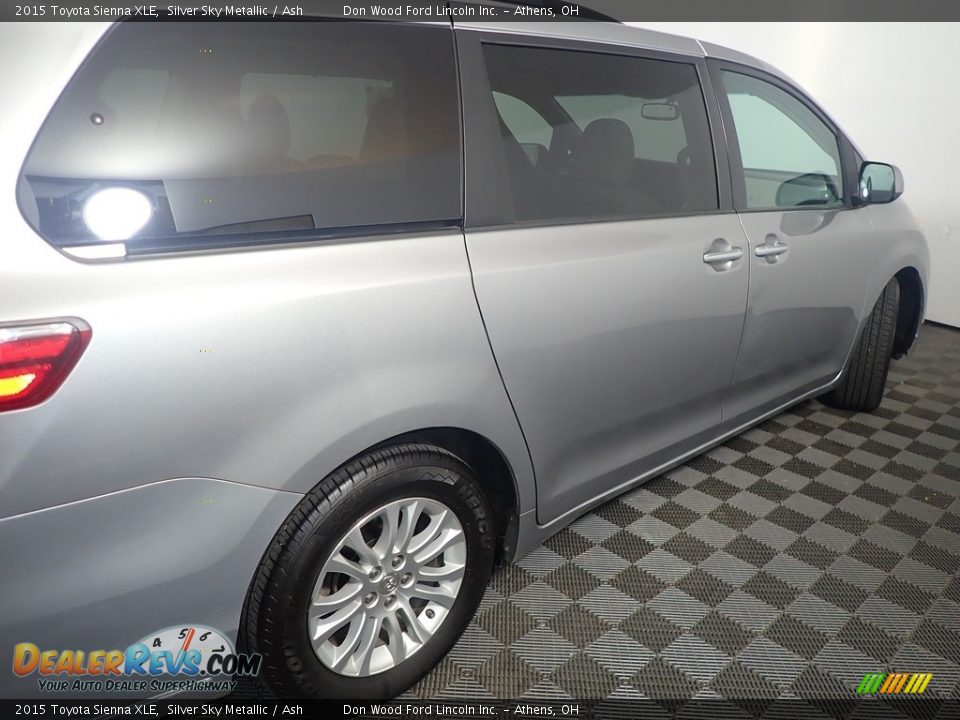 2015 Toyota Sienna XLE Silver Sky Metallic / Ash Photo #19