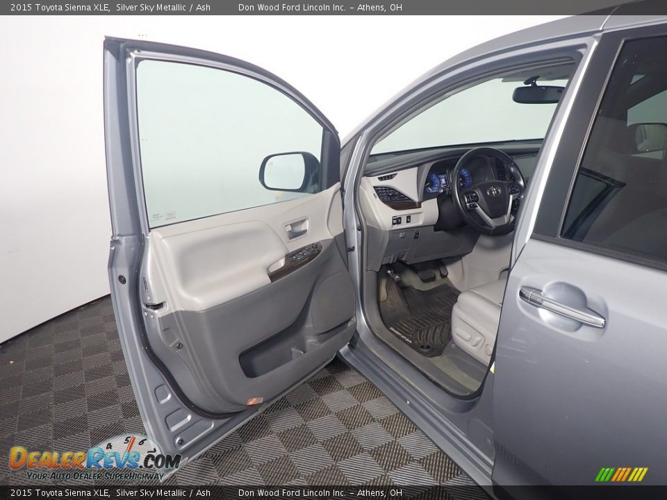 2015 Toyota Sienna XLE Silver Sky Metallic / Ash Photo #20