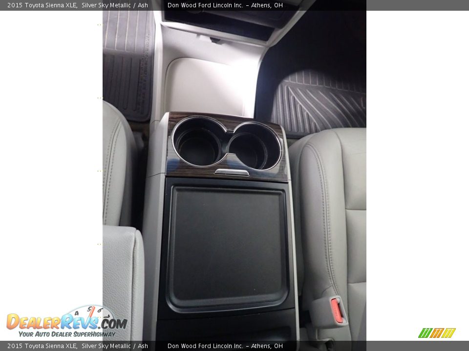2015 Toyota Sienna XLE Silver Sky Metallic / Ash Photo #31