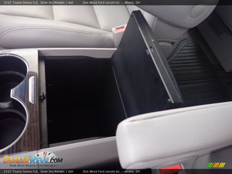 2015 Toyota Sienna XLE Silver Sky Metallic / Ash Photo #32