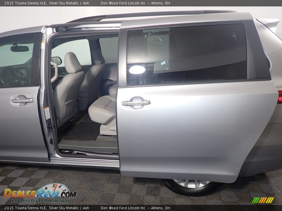 2015 Toyota Sienna XLE Silver Sky Metallic / Ash Photo #33