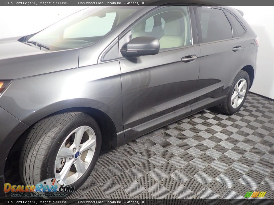 2019 Ford Edge SE Magnetic / Dune Photo #10