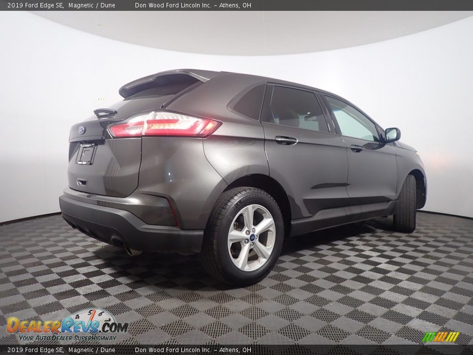 2019 Ford Edge SE Magnetic / Dune Photo #16