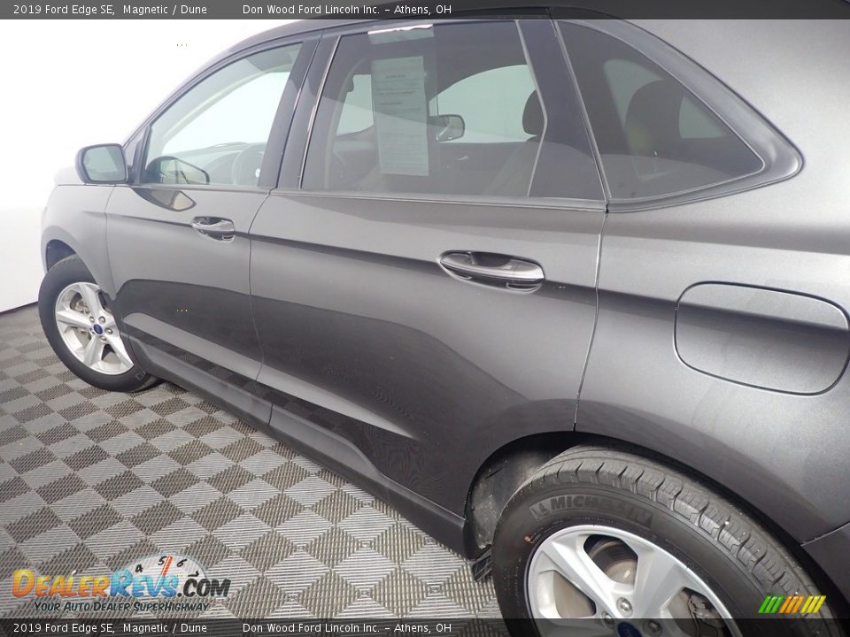 2019 Ford Edge SE Magnetic / Dune Photo #18