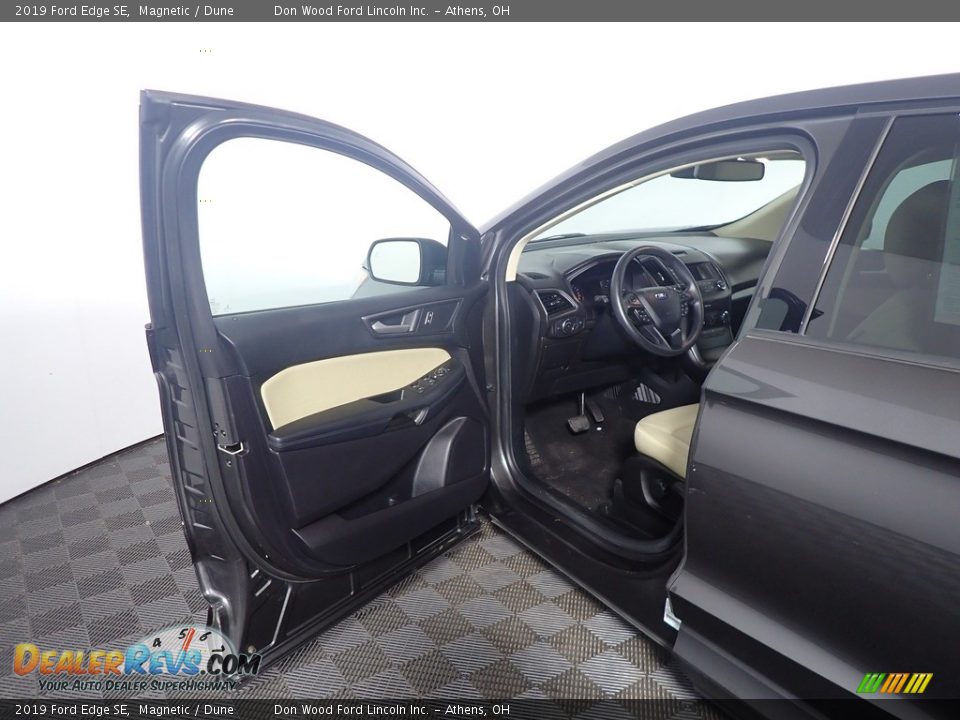 2019 Ford Edge SE Magnetic / Dune Photo #20