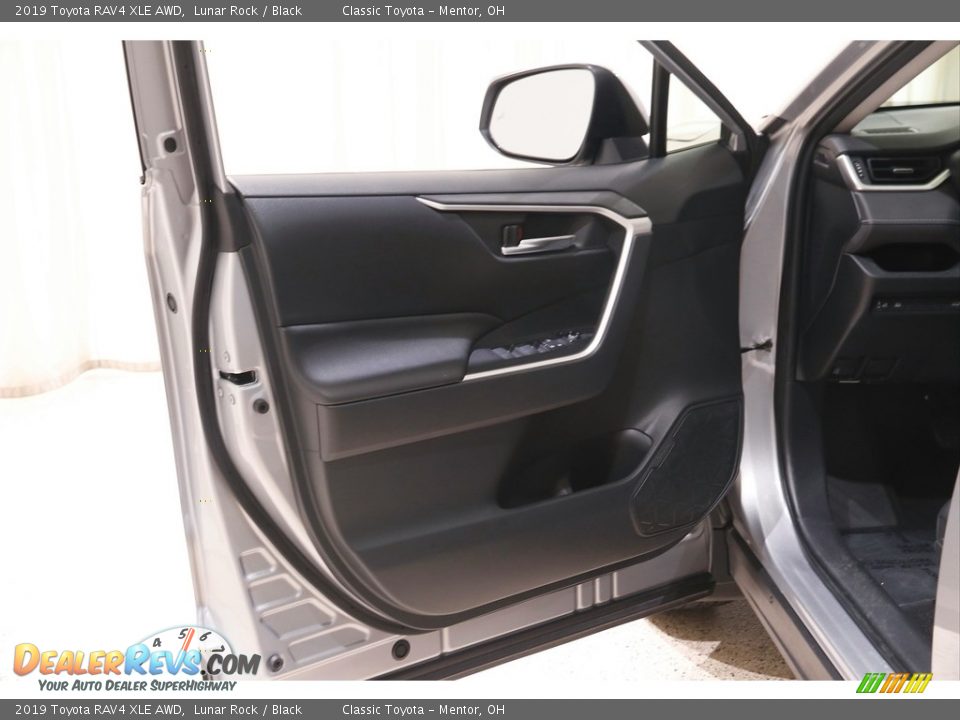 2019 Toyota RAV4 XLE AWD Lunar Rock / Black Photo #4